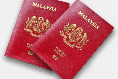 Pasport Malaysia menduduki tempat ke-12 dalam indeks pasport global terkini, menurun satu tempat berbanding kedudukan ke-11 pada 2023.