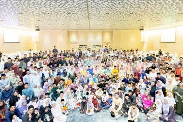 Kira-kira 400 ahli keluarga keturunan Encik Mohd Diah dan Cik Jumirah, serta Encik Abd Latiff dan Cik Kartimun berkumpul di HomeTeamNS Khatib pada 12 April untuk menyambut Hari Raya bersama-sama buat kali pertama sejak 2016.