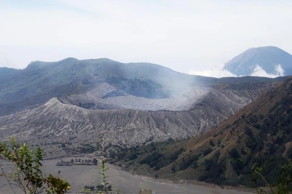 KEINDAHAN ALAM SEMULA JADI: Gunung Bromo di Jawa Timur terkenal dan menjadi tumpuan pelancong dalam dan luar negara kerana statusnya sebagai gunung berapi yang masih aktif.