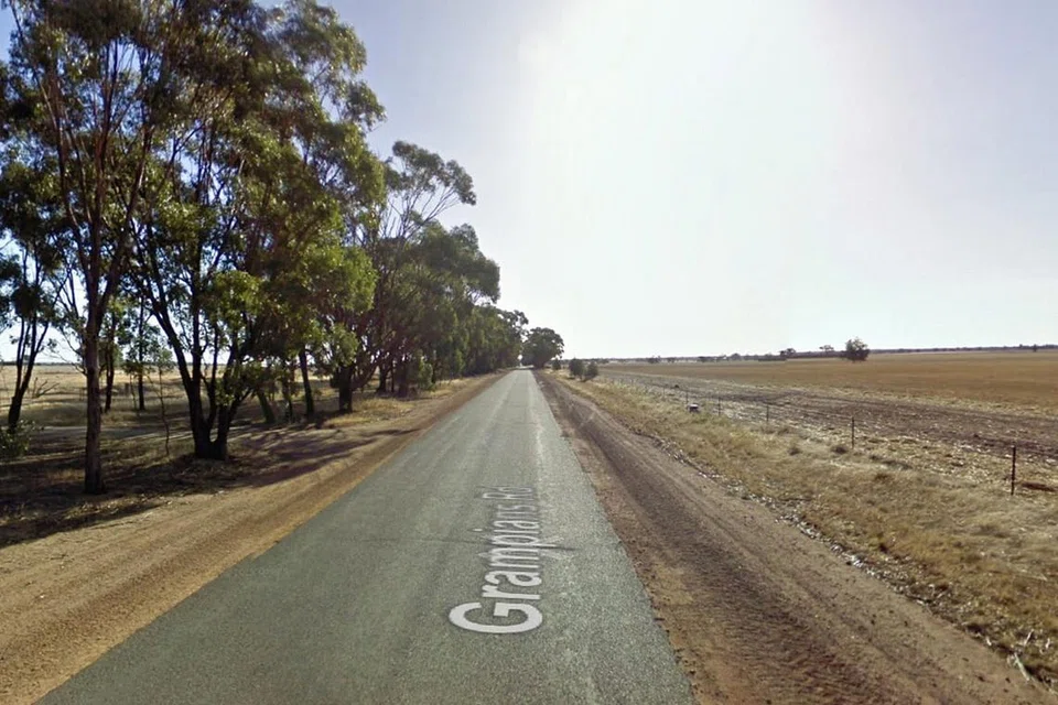 LOKASI KEMALANGAN: Jalan raya tempat kededua kereta terbabit bertembung di wilayah Victoria, Australia. - Foto GOOGLE MAPS