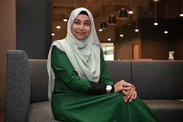 TANGGUNGJAWAB PUPUK RASA CINTA TERHADAP BAHASA: Cikgu Shaheda Salim menganggap guru bertindak sebagai pemangkin agar para pelajar terus mencintai bahasa Melayu dan melihat kepentingannya kelak. - Foto BH oleh KHALID BABA
