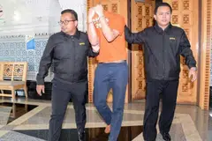 SIASATAN 1MDB: Mantan pegawai khas Datuk Seri Najib, Amhari Efendi Nazaruddin, diheret ke mahkamah oleh SPRM pada 25 Jun 2018.