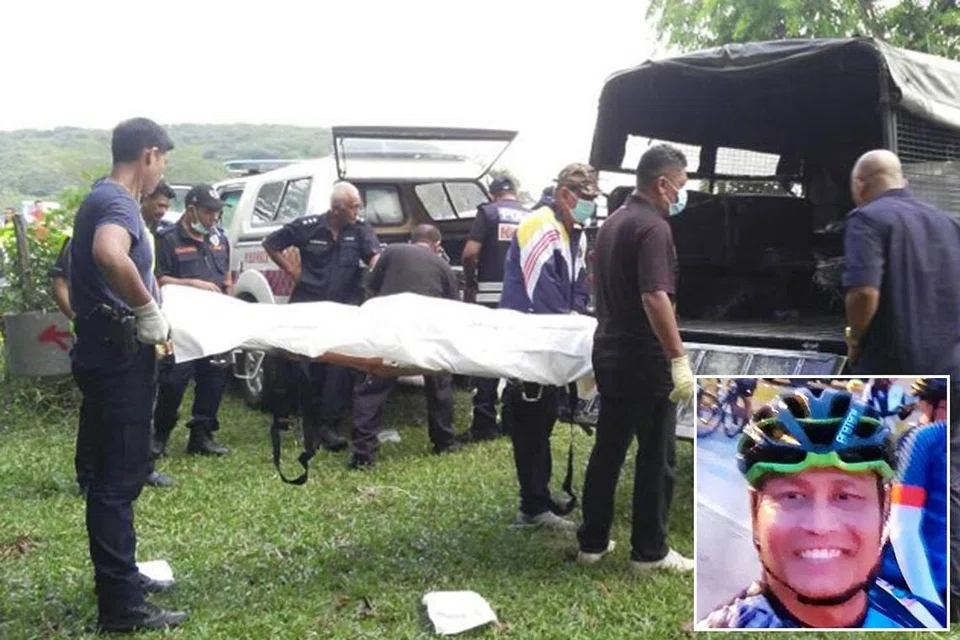 SUDAH DITEMUI: Mayat Allahyarham Abdul Samat Ismail (gambar sisipan) ditemui di dalam longkang bersama basikalnya kira-kira 13 kilometer dari garisan penamat perlumbaan di Pusat Transformasi Luar Bandar (RTC) Gopeng. - Foto KOSMO ONLINE