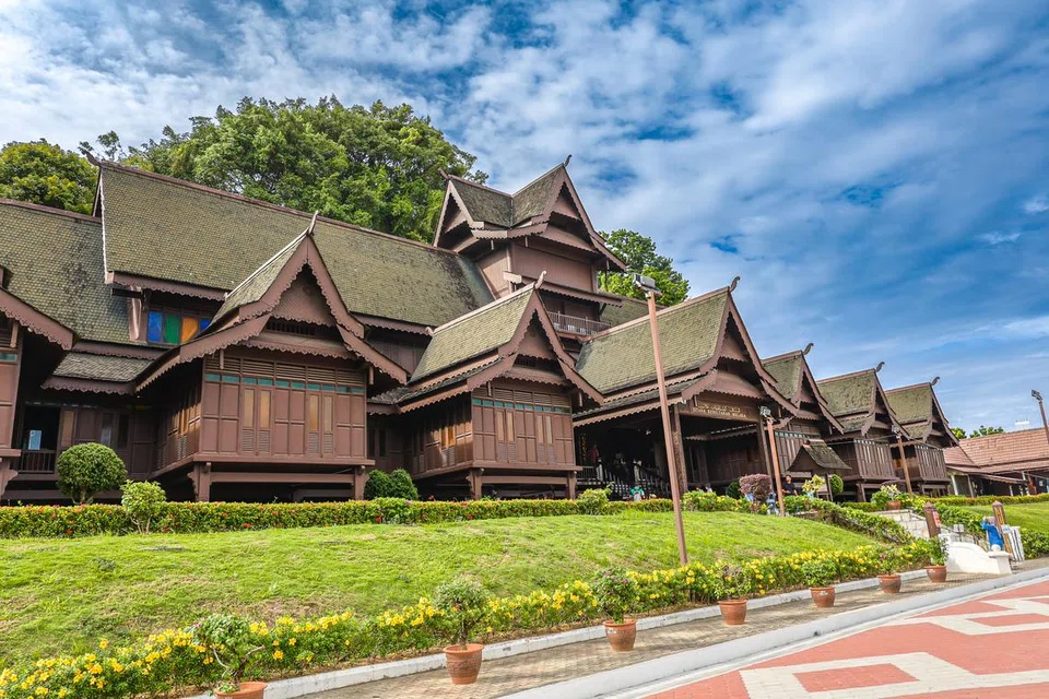‘Istana Kesultanan Melaka’ (replika Istana Kesultanan Melayu Melaka) terletak di atas Bukit Melaka.