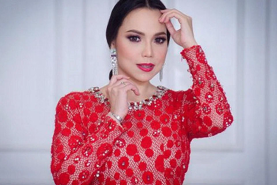 Penyanyi Farahdhiya