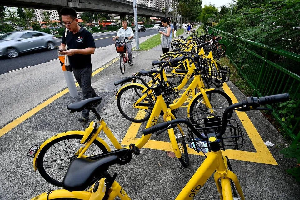 MASALAH KEWANGAN: Syarikat kongsi basikal ofo mempunyai masa hadapan yang kurang pasti di China, dan pengguna ofo di Singapura kian tertanya-tanya apa yang akan terjadi kepada operasinya di sini. - Foto BH oleh LIM YAOHUI
