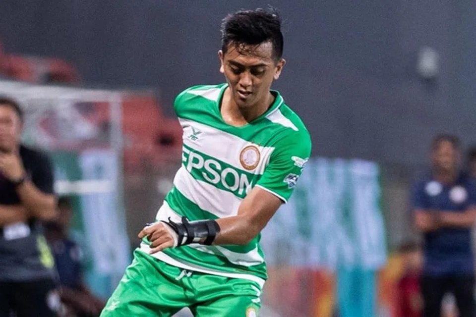 TAJAM DEPAN GOL: Amy Recha telah menjaringkan sembilan gol musim ini. Penyerang Geylang International ini mampu menjadi pemain 'berbahaya' bagi pertahanan Young Lions. Persembahan baik beliau juga mampu menarik perhatian jurulatih negara Tatsuma Yoshida bagi pemilihan skuad negara. - Foto LIGA PERDANA SINGAPURA