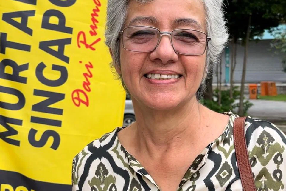 Cik Fadhlon Alkaff, 65 tahun, asal dari Singapura dan kini menetap di Kuala Lumpur, berkata daripada baunya saja beliau sudah tahu ‘Murtabak Singapore Dari Rumah’ akan menghilangkan kerinduannya terhadap makanan yang sangat terkenal di Singapura itu.