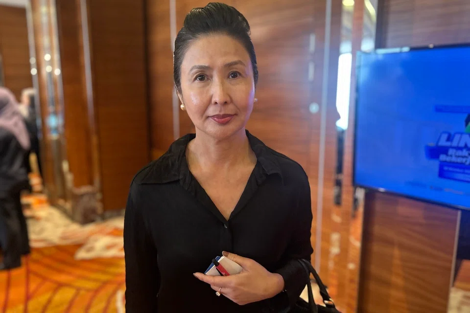 Ketua Pegawai Eksekutif, Persatuan Bantuan Kemalangan Malaysia-Singapura, Cik Janey Wong, berkata pihaknya membantu pemegang permit kerja Malaysia di Singapura, khususnya mereka yang berulang-alik dan berdepan risiko tinggi.