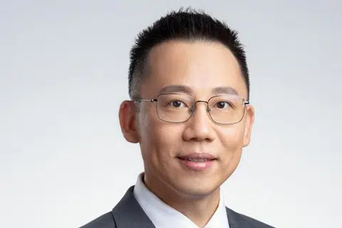 Bekas Ketua Pegawai Eksekutif (CEO) unit perniagaan antarabangsa SingPost, Encik Li Yu, akan mencabar tindakan memecatnya. 