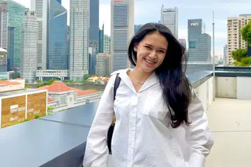 MAHU SUMBANG DAN BANTU: Kanak-kanak sentiasa membawa kegembiraan kepada Cik Nur Syazreen Insyirah Zulkiflee dan memupuk aspirasinya untuk “bekerja bersama kanak-kanak memerlukan, menyumbang kepada bidang lebih khusus dan berkesan”.  