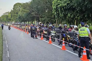 Kira-kira 280 penunggang motosikal diminta menjalani pemeriksaan semasa operasi bersama yang dijalankan Polis Trafik (TP), Agensi Sekitaran Kebangsaan (NEA) dan Penguasa Pengangkutan Darat (LTA) pada 29 Jun.