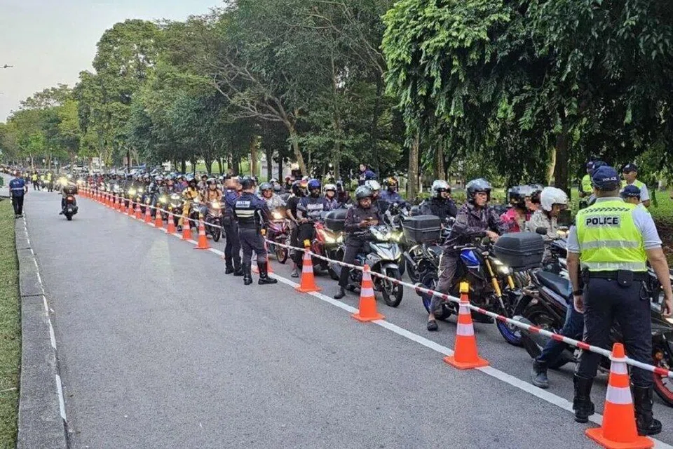 Kira-kira 280 penunggang motosikal diminta menjalani pemeriksaan semasa operasi bersama yang dijalankan Polis Trafik (TP), Agensi Sekitaran Kebangsaan (NEA) dan Penguasa Pengangkutan Darat (LTA) pada 29 Jun.