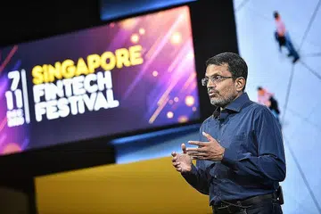 PERTAMA DI DUNIA: Pengarah Urusan Penguasa Kewangan Singapura (MAS), Encik Ravi Menon, berkata usaha menghubungkan sistem bayaran pantas nasional Singapura dan Thailand itu adalah yang pertama di dunia. - Foto BH oleh ARIFFIN JAMAR