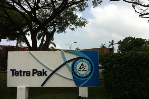 Tetra Pak menyatakan ia sedang menyatukan pengeluaran bahan pembungkusannya yang berpangkalan di Singapura ke kilang-kilangnya yang lain di rantau ini dalam tempoh 12 bulan akan datang.