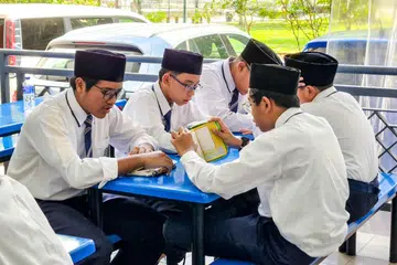 Rutin harian membaca Al-Quran semasa waktu rehat pada bulan Ramadan akan menyebabkan hati pelajar madrasah lebih terpaut agar mencintai Al-Quran, lebih-lebih lagi pada bulan turunnya Al-Quran.  