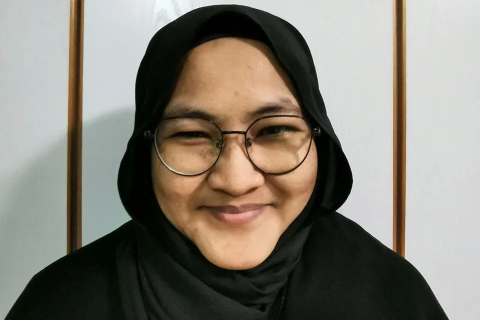 Penulis, Titi Murni Monir.