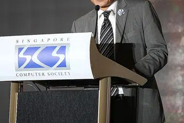 PENUH HARAPAN: Encik Howie Lau, Presiden Persatuan Komputer Singapura (SCS), melahirkan harapan agar sektor ICT dapat terus berkembang dan memberi sumbangan membangun keupayaan negara dalam ekonomi digital. - Foto PERSATUAN KOMPUTER SINGAPURA