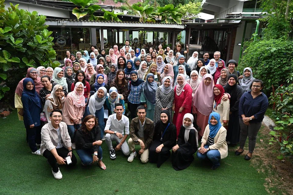 MENGHARGAI GURU: Berita Harian (BH) menganjurkan Hari Penghargaan Guru di restoran The Malayan Council di Winstedt Road, pada Jumaat, dihadiri lebih 80 guru Bahasa Melayu sekolah rendah dan menengah.