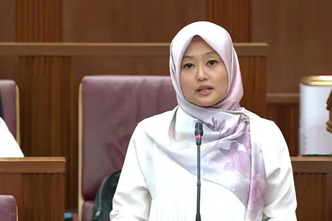 Menteri Negara (Penerangan dan Pembangunan Digital merangkap Kesihatan), Cik Rahayu Mahzam.