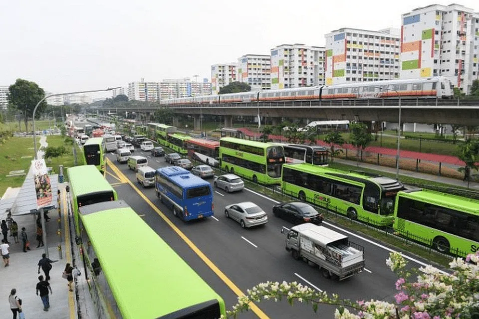 Beberapa perkhidmatan bas lain pula akan terus digantung selepas 2 Jun sehingga notis lanjut. - Foto FAIL ST 