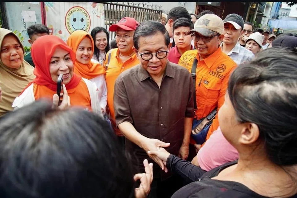 Encik Pramono Anung mengadakan lawatan ke Rusun Tanah Tinggi di Johar Baru, Jakarta, untuk menemui pengundi semasa berkempen bagi pemilihan Gabenor Jakarta pada Februari 2024.