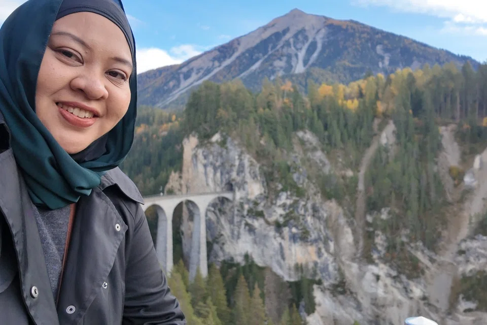 Seindah poskad dari puncak stesen Landwasserviaduk - alam semula jadi di sini membuat saya benar-benar terpegun.