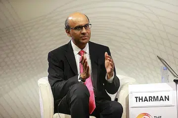 KEKAL SUMBANG PENGALAMAN: Mulai 1 Mei, Encik Teo Chee Hean dan Encik Tharman Shanmugaratnam (atas) akan dilantik sebagai Menteri Kanan dan kekal dalam Kabinet bagi terus menyumbang pengalaman kepada negara. - Foto fail