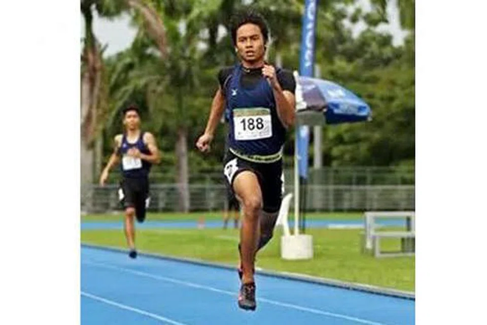 ADA PELUANG LAYAK KE SUKAN SEA: Luqman Zamrot (depan) mencatatkan masa peribadi terpantas semasa beraksi di perlumbaan POL-ITE pada hujung tahun lalu. - Foto ihsan LUQMAN ZAMROT