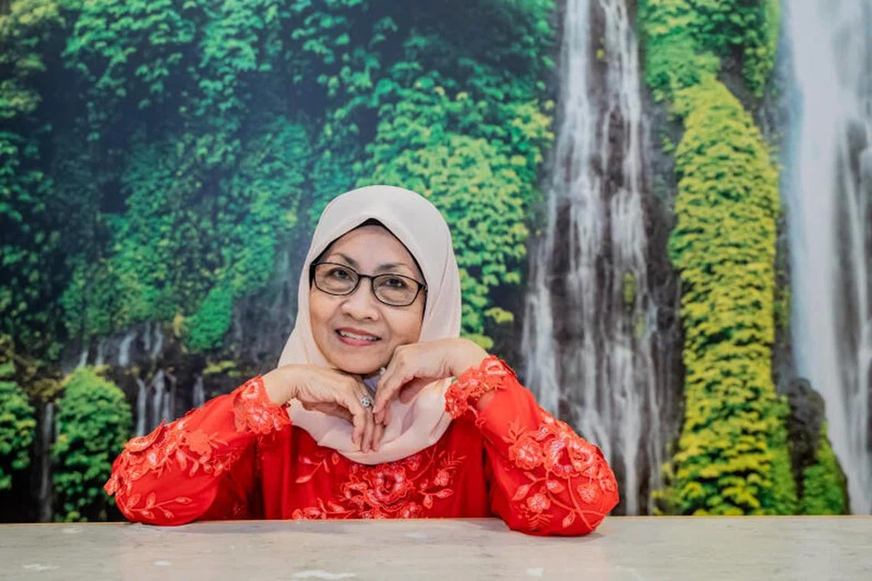 Sanisah Huri memberi kesegaran pada lagu ciptaan The Ventures, ‘Kyoto Doll’ menerusi versi Melayu berjudul ‘Namamu Nyanyian Hidupku’.