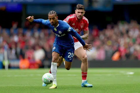 Ramai penyokong Chelsea berpendapat penyerang mereka, Joao Pedro (kiri), merupakan satu-satunya sinar harapan dalam musim yang penuh kekecewaan ini. Ketajaman beliau di hadapan gol akan memainkan peranan besar dalam perlawanan final Piala FA  di Wembley nanti.