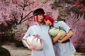 Koleksi baru, beg Pasticcino berjenama Weekend Max Mara dari Italy diilhamkan daripada kesenian ikonografi Jepun. 