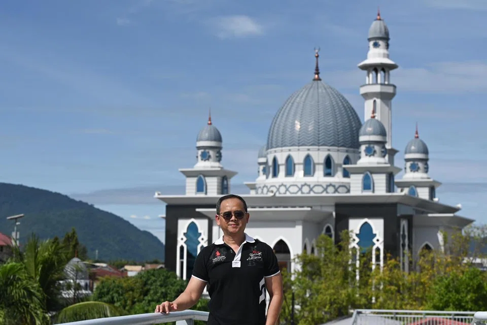 Rumah dan bangunan pejabat serta masjid kini banyak dibangunkan di Aceh dan Meulaboh.