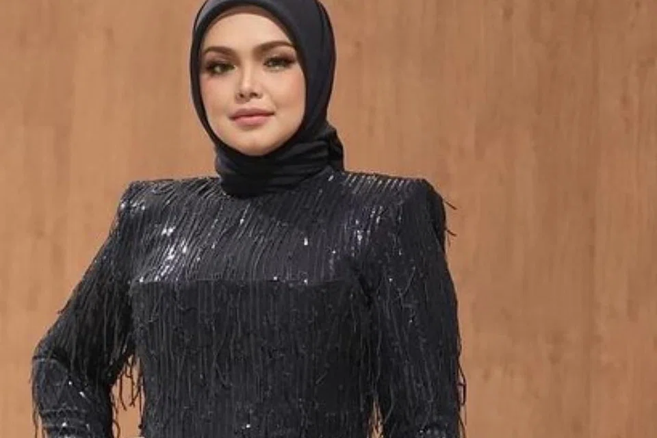 - Foto INSTAGRAM DATUK SERI SITI NURHALIZA