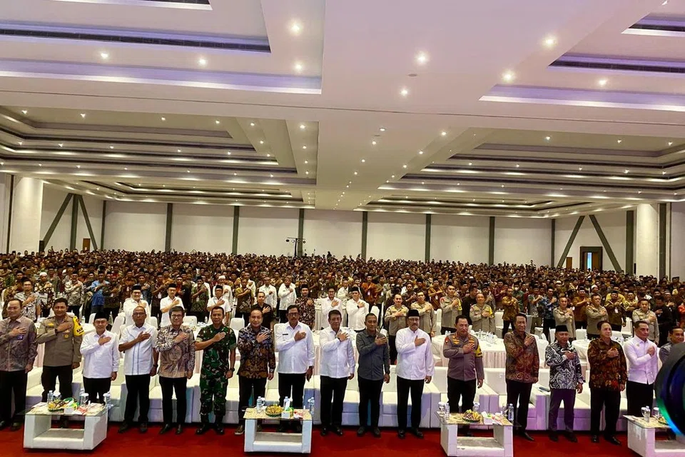 Bekas anggota Jemaah Islamiyah (JI) mengangkat Sumpah Taat Setia kepada perpaduan Indonesia sebagai sebahagian daripada usaha mengukuhkan prinsip teras negara seperti Pancasila, demokrasi dan hak asasi manusia.