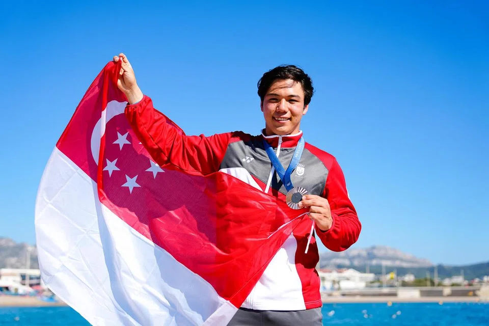 Atlet luncur lelayang Singapura, Maximilian Maeder, adalah salah satu daripada empat calon untuk anugerah Pelayar Lelaki Muda Terbaik Dunia. 
