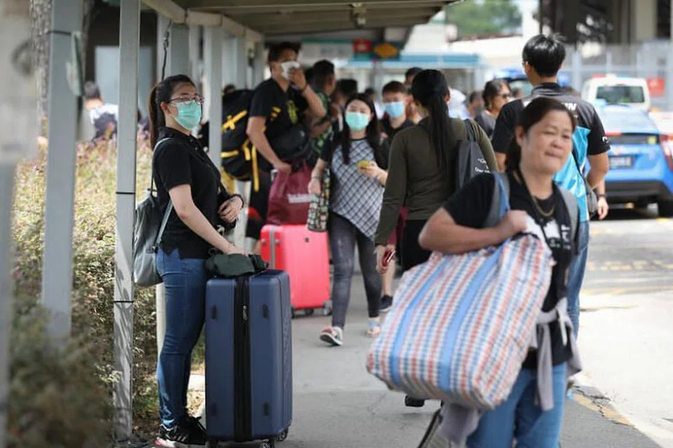 Kementerian Tenaga Manusia (MOM) menggesa majikan mencari penginapan jangka panjang bagi pekerja Malaysia mereka di sini kerana pemerintah tidak akan melanjutkan bantuan perumahan sementara bagi pekerja itu selepas 31 Mac.