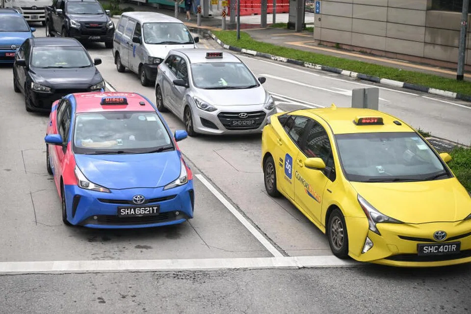 Penguasa Pengangkutan Darat (LTA) telah mendekati pengendali teksi dan Persatuan Teksi Nasional (NTA) mengenai latihan pemasangan peranti baru dalam kenderaan atau ‘on-board unit’ (OBU). 