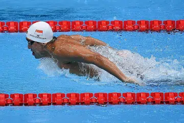 TERLEPAS SEKALI LAGI: Quah Zheng Wen ketika beraksi dalam saringan kupu-kupu 200 meter lelaki di Pusat Akuatik Tokyo semalam. - Foto AFP