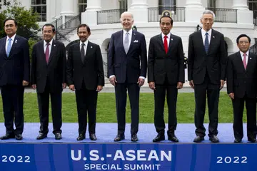 DI RUMAH PUTIH:  Foto fail, Presiden Joe Biden (tengah) menjadi tuan rumah kepada para pemimpin Asean di Rumah Putih, yang menghadiri Sidang Puncak Khas AS-Asean, pada 12 Mei 2022..