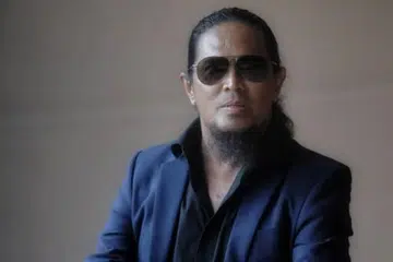Ali XPDC menjelaskan arwah isterinya, Sharifah Azuwanna Syed Joned, hanya mampu menatap wajah cucu sulung sekali sebelum menghembuskan nafas terakhirnya pada 6 April