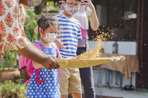 KENALI ‘PONGAL’: Pengunjung boleh menyertai satu lawatan berpandu anjuran Pusat Warisan India (IHC) untuk mempelajari dan meraikan ‘Pongal’, satu perayaan menuai Hindu.