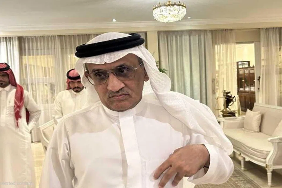 Duta Besar Arab Saudi ke Indonesia, Faisal Abdullah Al Amoudi, bercakap kepada media di kediamannya di Jakarta pada 13 Julai 2026. Beliau memberi jaminan bahawa keadaan keselamatan di Arab Saudi kekal stabil dan selamat untuk jemaah haji serta umrah, walaupun ketegangan antara Amerika Syarikat dan Iran semakin memuncak. Menurutnya, penerbangan antara Indonesia dan Arab Saudi, termasuk lima penerbangan terus Saudia setiap hari, masih beroperasi seperti biasa