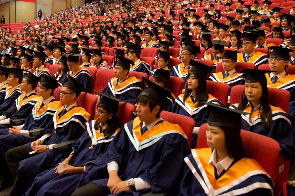 TANAM SEMANGAT MAHU BELAJAR: Ilmu itu boleh menyempurnakan seseorang, bukan sahaja menjadikannya orang yang berpendidikan malah orang yang berakhlak. 