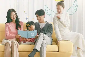 DUNIA CINTA BARU: 'My Holo Love' di Netflix membuka kisah cinta tiga segi antara seorang wanita dengan hologram jejaka tampan yang dihasilkan dengan teknologi kecerdasan buatan (AI) dan pencipta hologram tersebut. - Foto KOREA NET