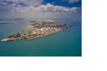 Shell dilaporkan sedang mencari pembeli bagi pusat penapisan minyak dan petrokimianya di Pulau Bukom dan Pulau Jurong.