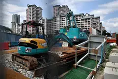 TARIKH SALAH: Tarikh pembukaan semula yang salah telah digunakan bagi beberapa perniagaan, terutamanya yang menyokong projek dalam sektor Pembinaan, Marin dan Proses (CMP), tetapi secara sendirinya bukan merupakan syarikat CMP. Ini menjejas jumlah yang diterima bagi Skim Bantuan Pekerjaan (JSS) serta pelepasan dan rebat levi pekerja asing. - Foto fail
