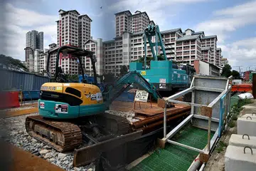 TARIKH SALAH: Tarikh pembukaan semula yang salah telah digunakan bagi beberapa perniagaan, terutamanya yang menyokong projek dalam sektor Pembinaan, Marin dan Proses (CMP), tetapi secara sendirinya bukan merupakan syarikat CMP. Ini menjejas jumlah yang diterima bagi Skim Bantuan Pekerjaan (JSS) serta pelepasan dan rebat levi pekerja asing. - Foto fail