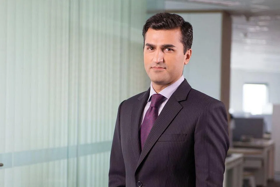 Ketua Pegawai Eksekutif (CEO) FWD Singapura, Encik Abhishek Bhatia (atas).