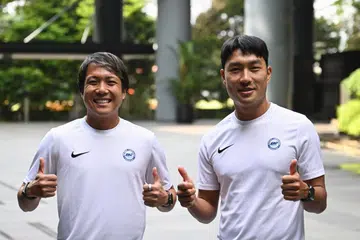 Tonggak tengah Singa, Kyoga Nakamura (kiri) dan Song Ui-young, membuktikan semangat kebangsaan bukan sekadar tempat lahir, malah tentang komitmen, pengorbanan dan sumbangan kepada negara melalui bola sepak.